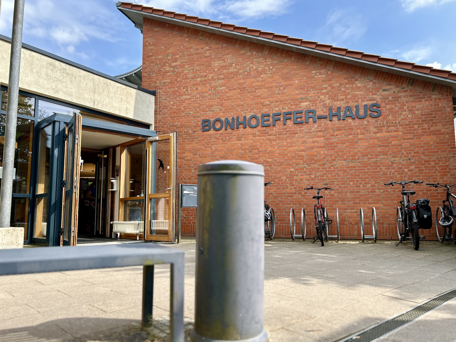 Eingang zum Bonhoeffer-Haus in Rettmer-Häcklingen